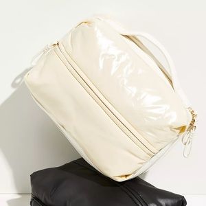 💥 SOLD 💥 Caraa Travel Kit in Buttermilk